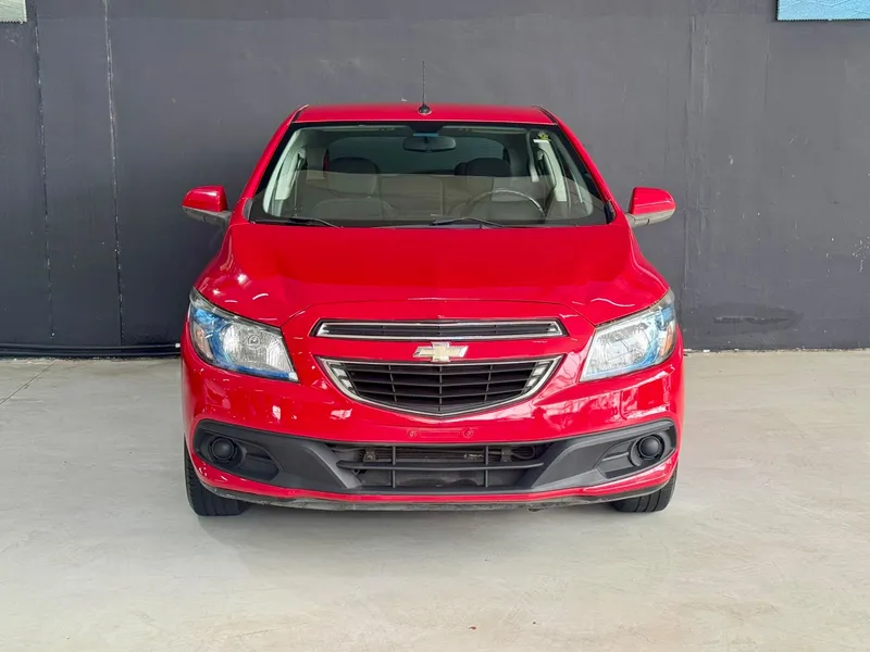 Chevrolet Onix Vermelho