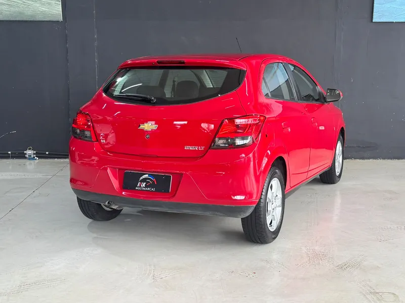 Chevrolet Onix Vermelho