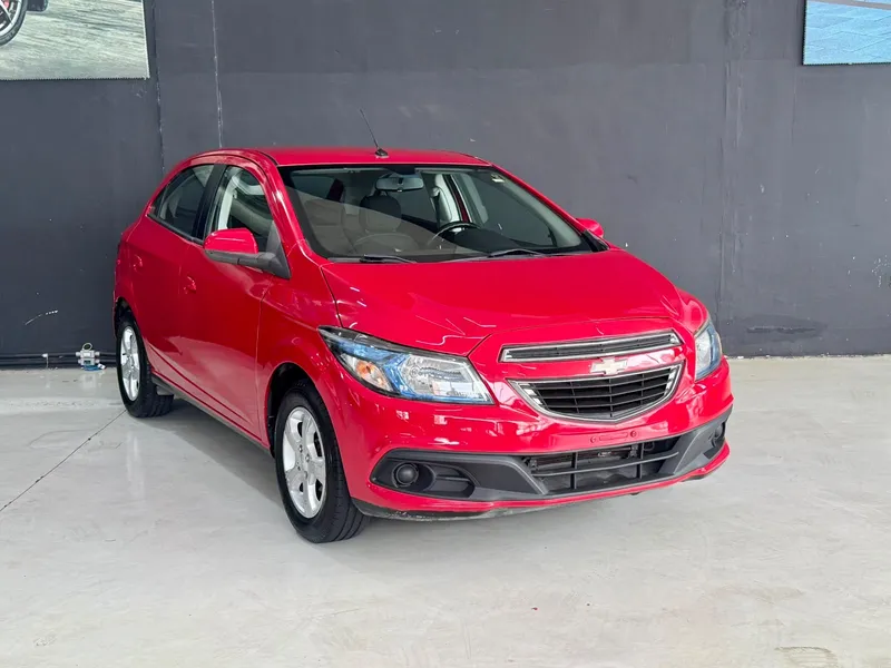 Chevrolet Onix Vermelho
