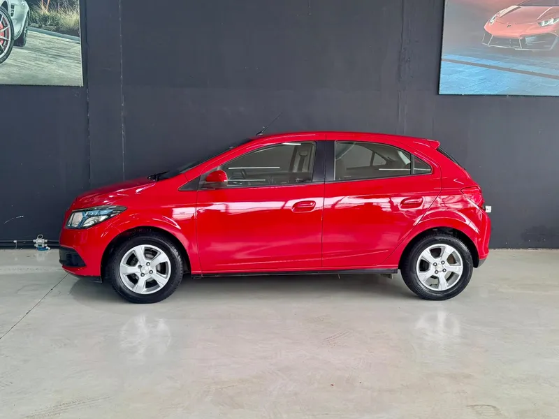 Chevrolet Onix Vermelho