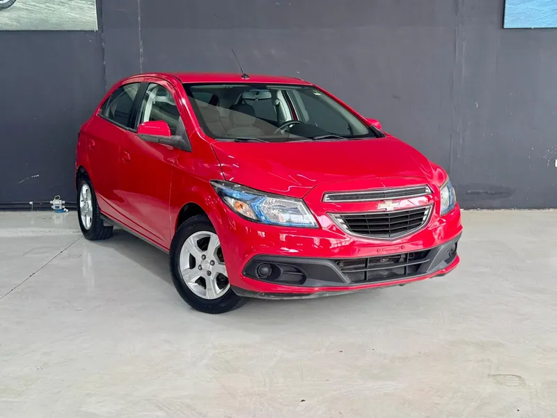 Chevrolet Onix Vermelho