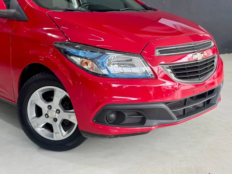 Chevrolet Onix Vermelho