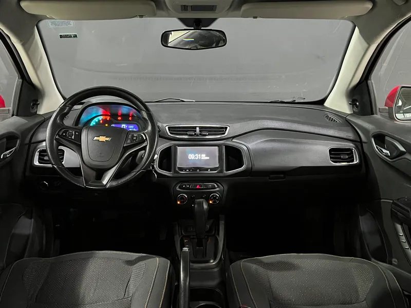 Chevrolet Onix Vermelho