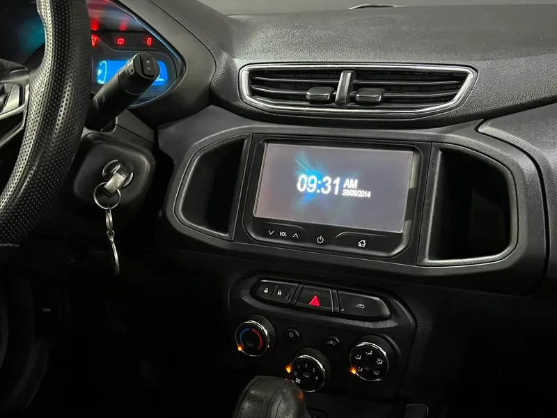 Chevrolet Onix Vermelho