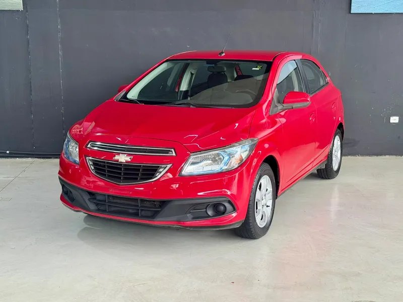 Chevrolet Onix Vermelho