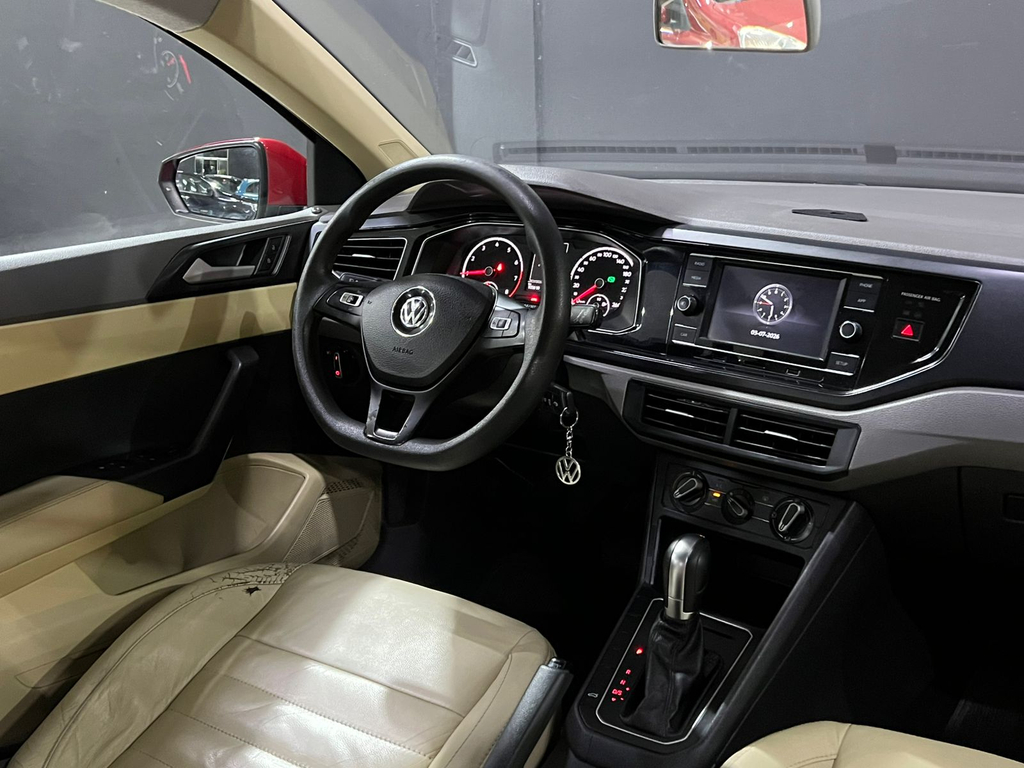 Volkswagen Polo Hatch Vermelho