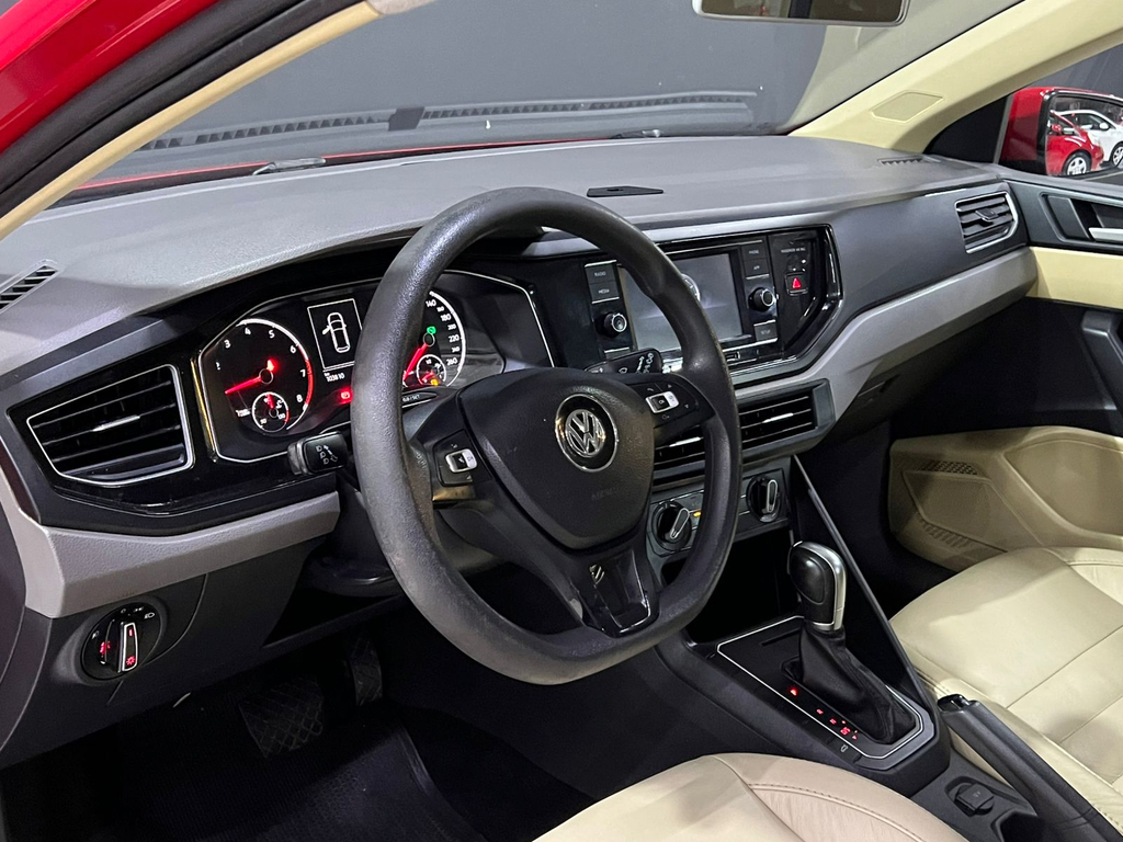 Volkswagen Polo Hatch Vermelho