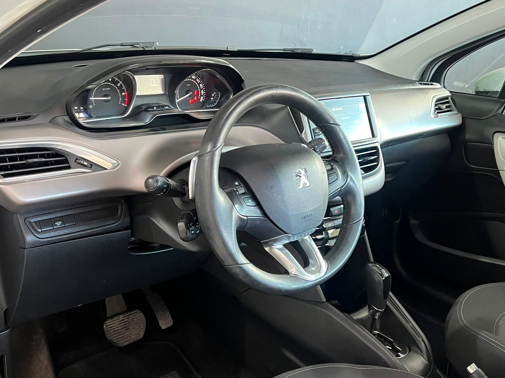 Peugeot 208 Branco