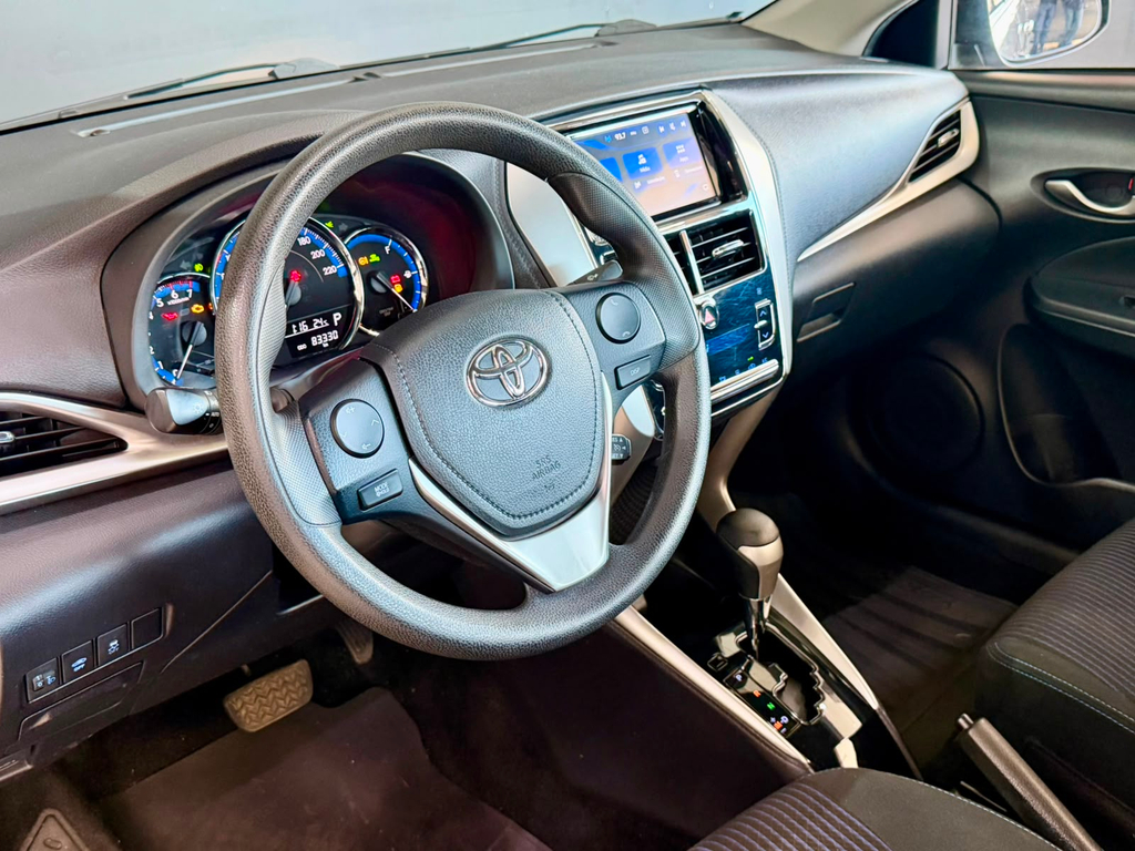 Toyota Yaris Sedan Cinza