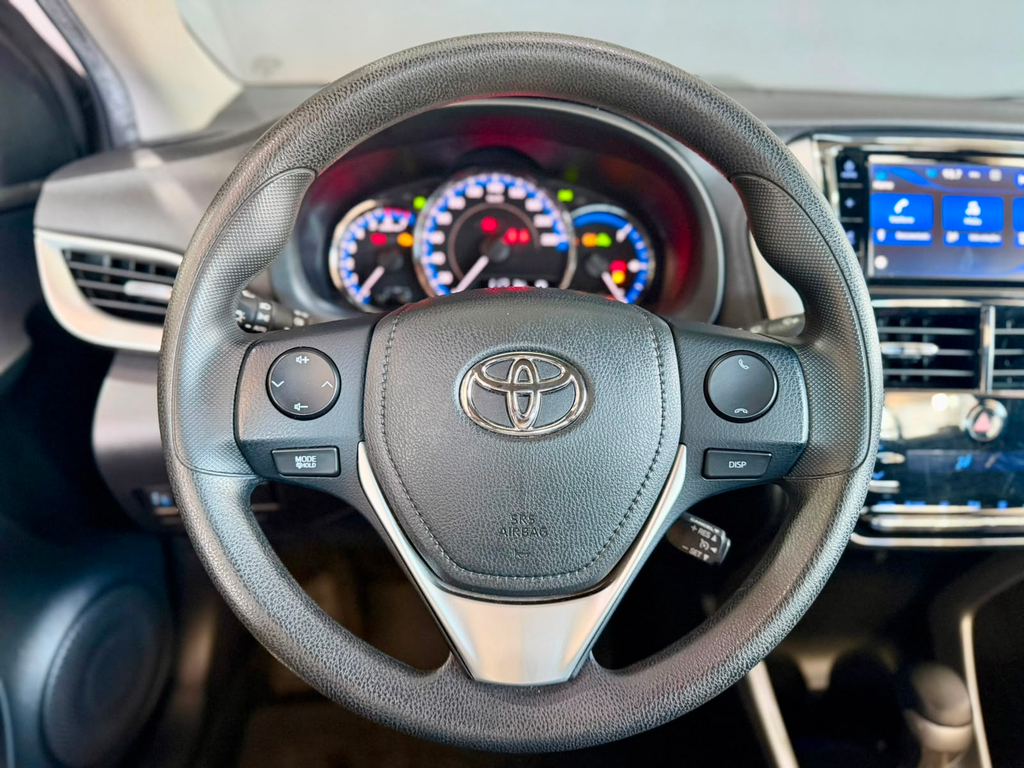 Toyota Yaris Sedan Cinza