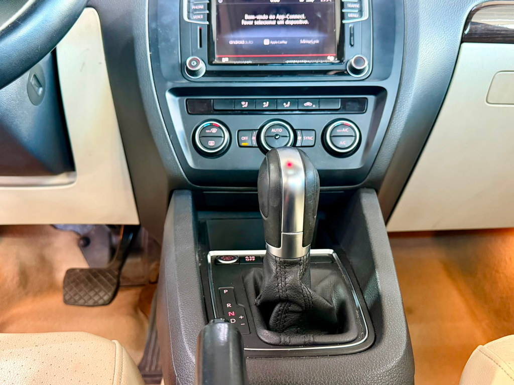 Volkswagen Jetta Branco