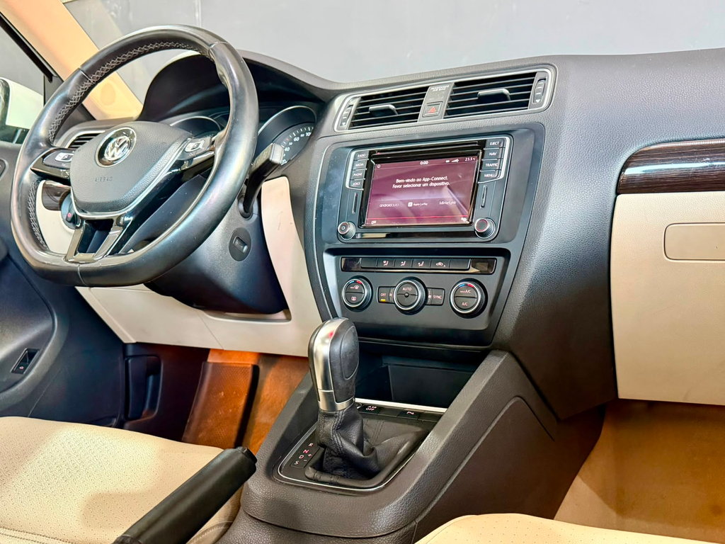 Volkswagen Jetta Branco