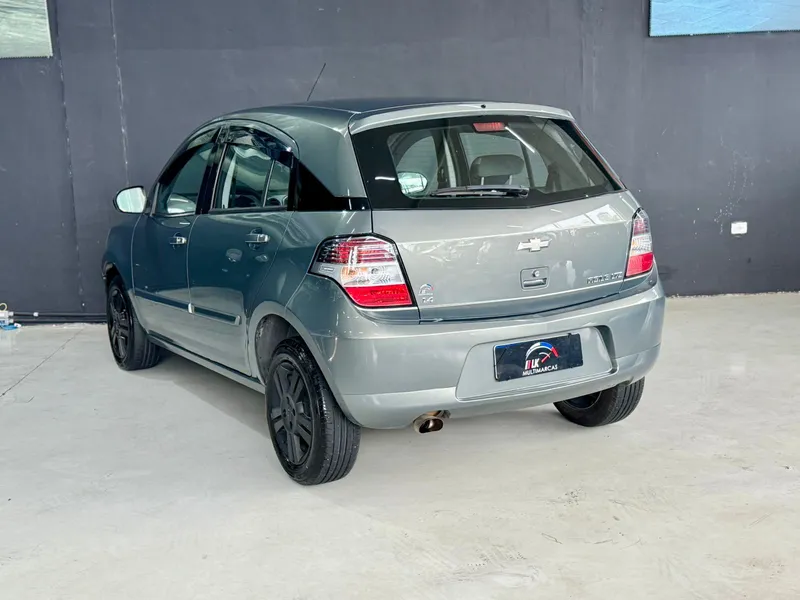 Chevrolet Agile Cinza