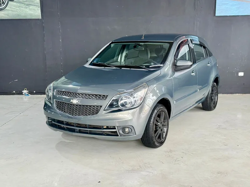 Chevrolet Agile Cinza