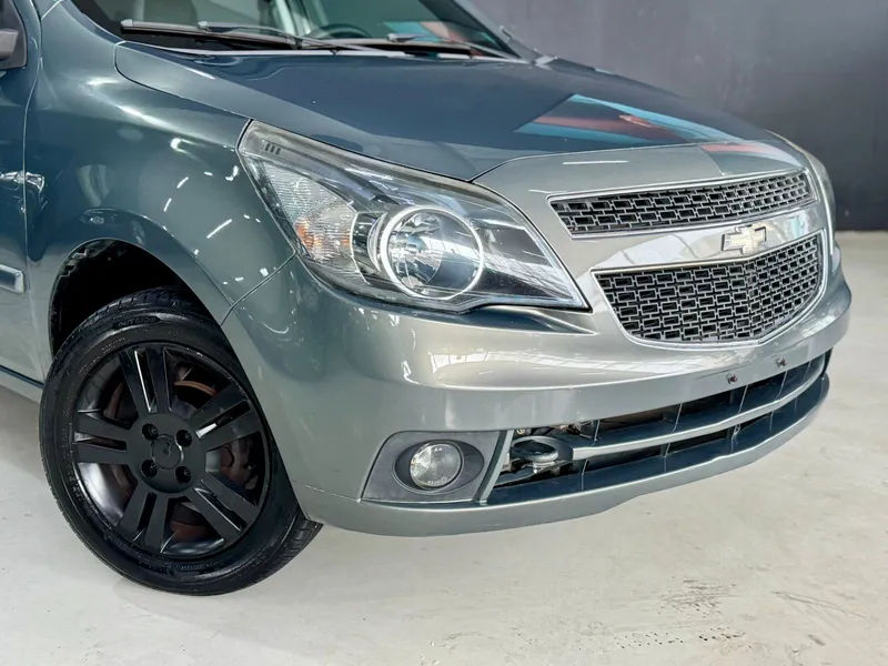 Chevrolet Agile Cinza