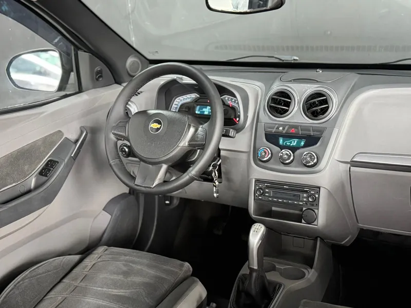 Chevrolet Agile Cinza