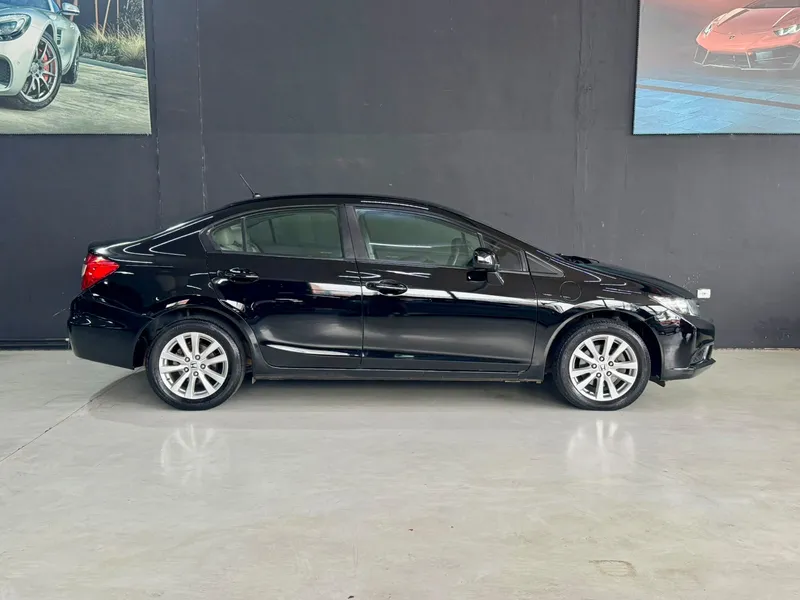 Honda Civic Preto