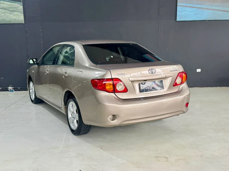 Toyota Corolla Bege
