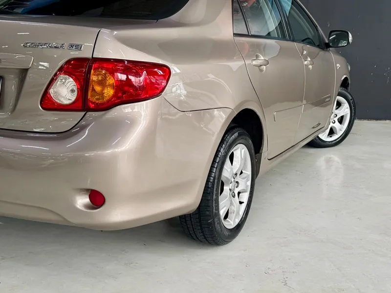 Toyota Corolla Bege