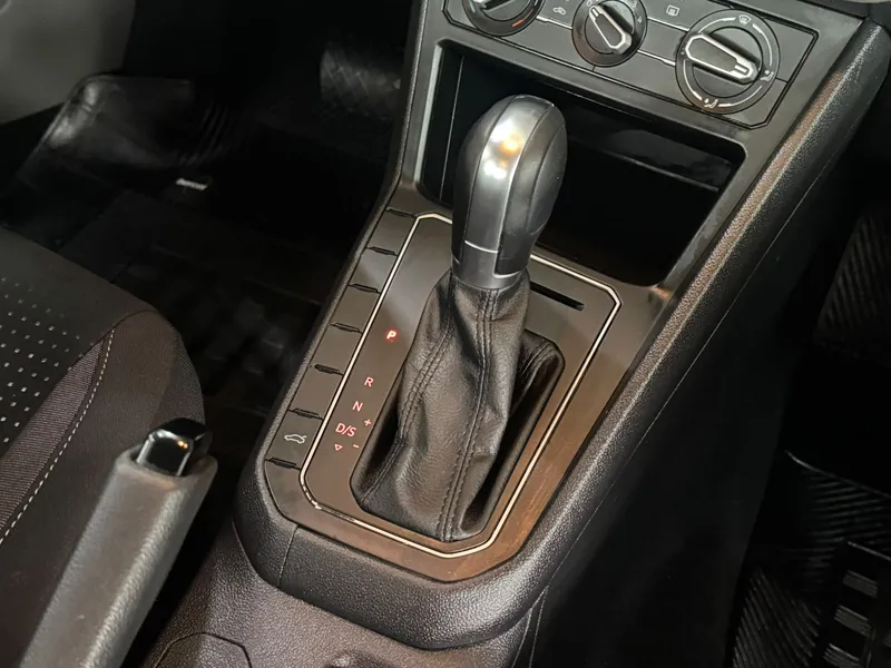 Volkswagen Polo Hatch Branco