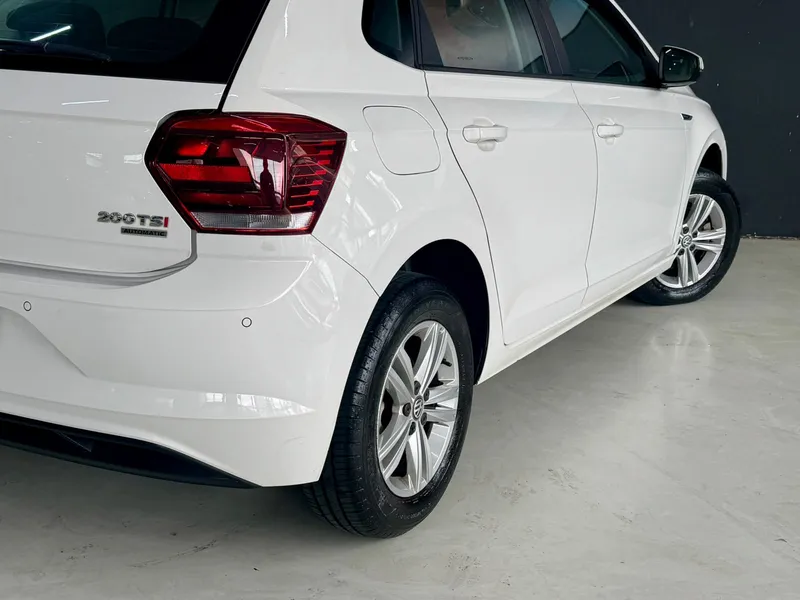 Volkswagen Polo Hatch Branco