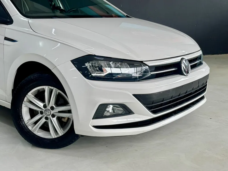 Volkswagen Polo Hatch Branco