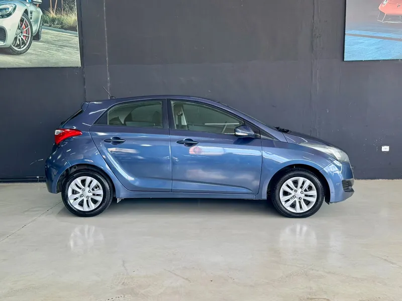 Hyundai HB20 Azul