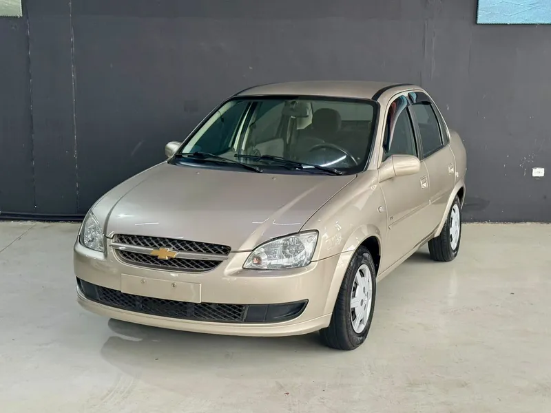 Chevrolet Classic Bege