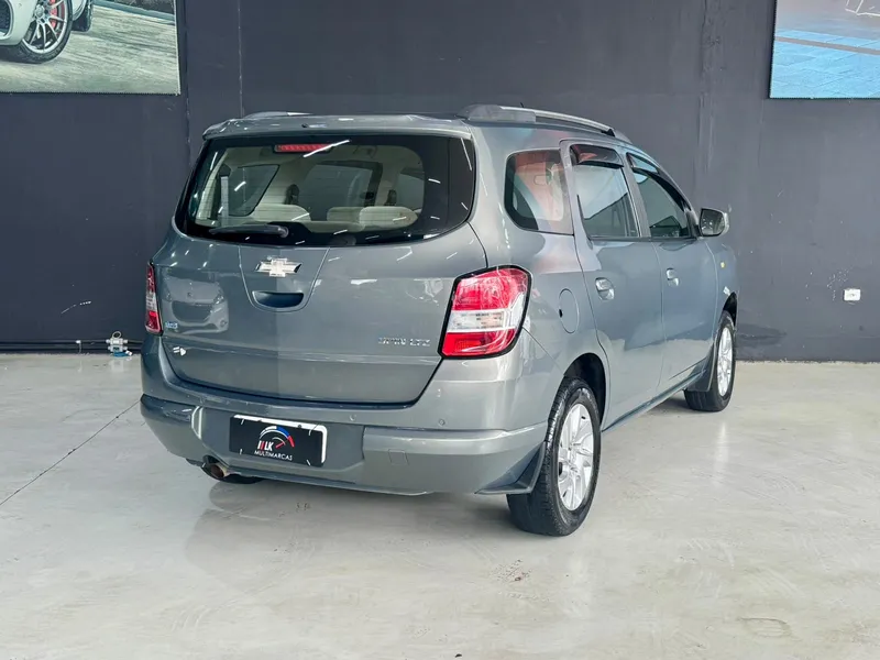 Chevrolet Spin Cinza