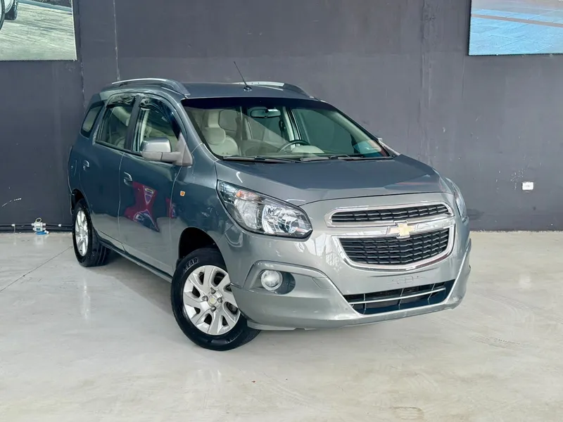 Chevrolet Spin Cinza