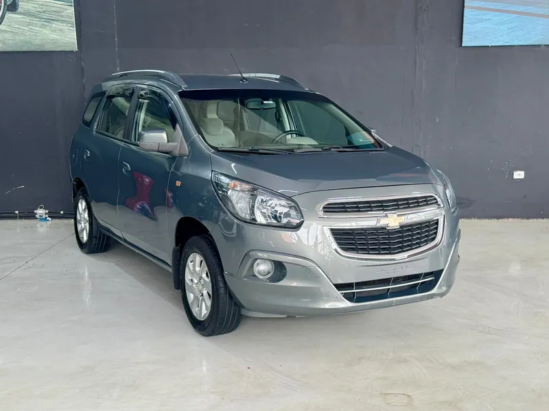 Chevrolet Spin Cinza