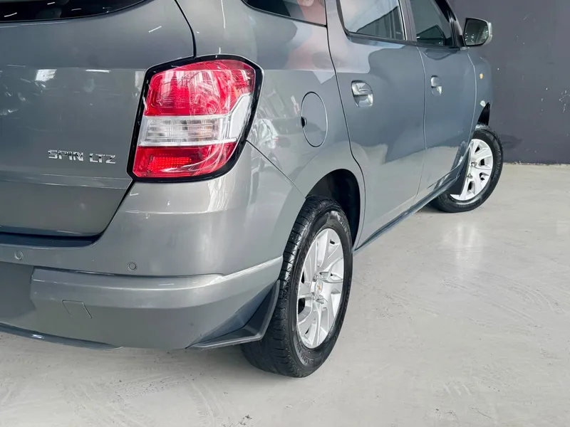 Chevrolet Spin Cinza