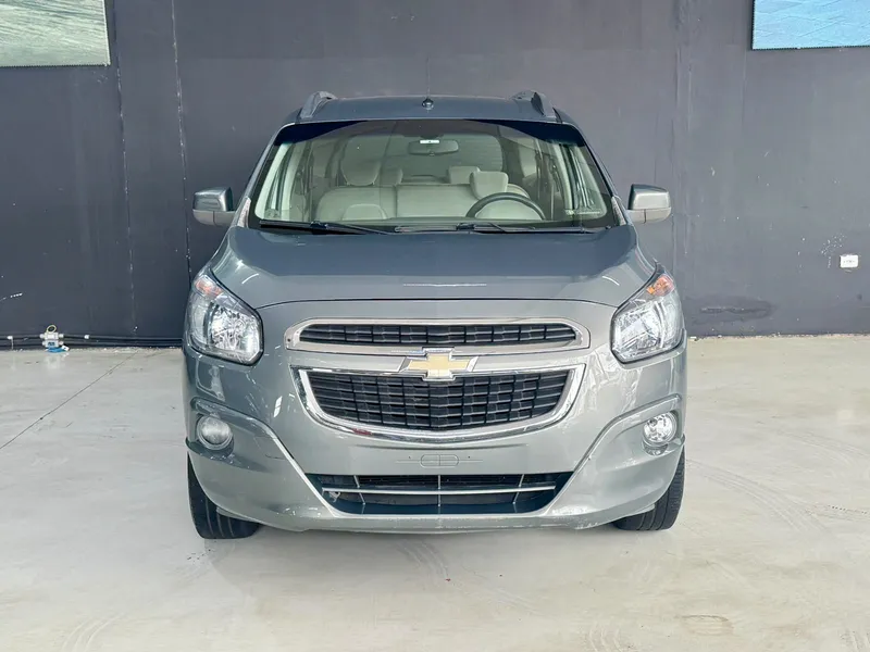 Chevrolet Spin Cinza