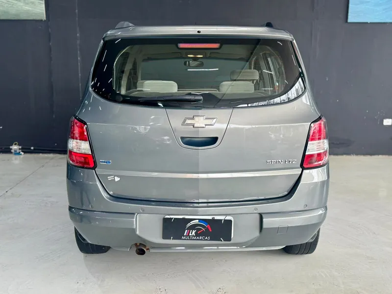 Chevrolet Spin Cinza