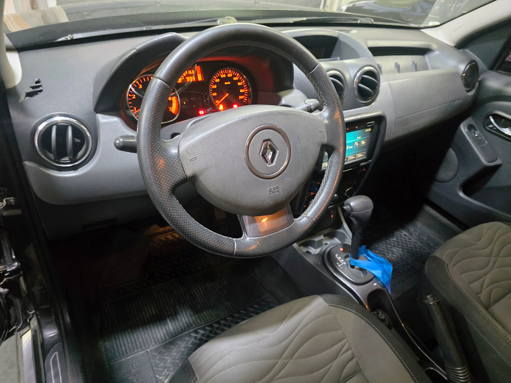 Renault Duster Preto