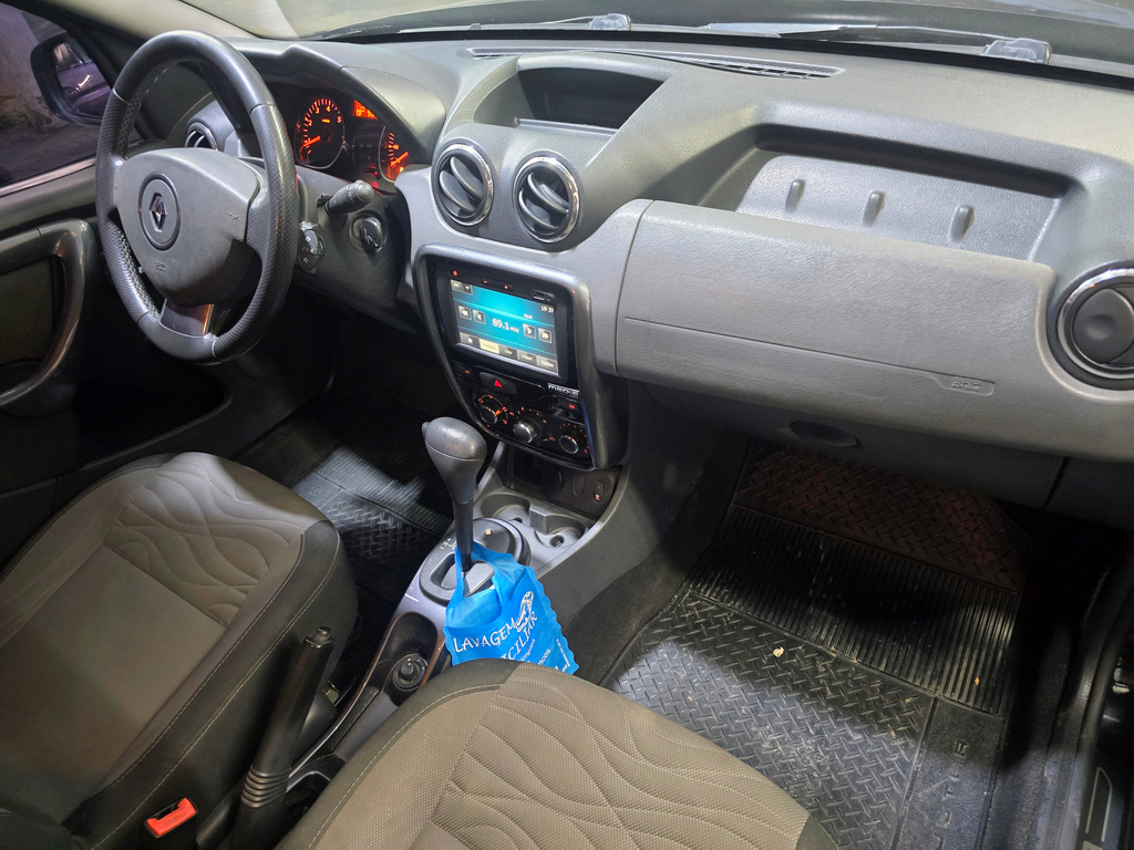 Renault Duster Preto