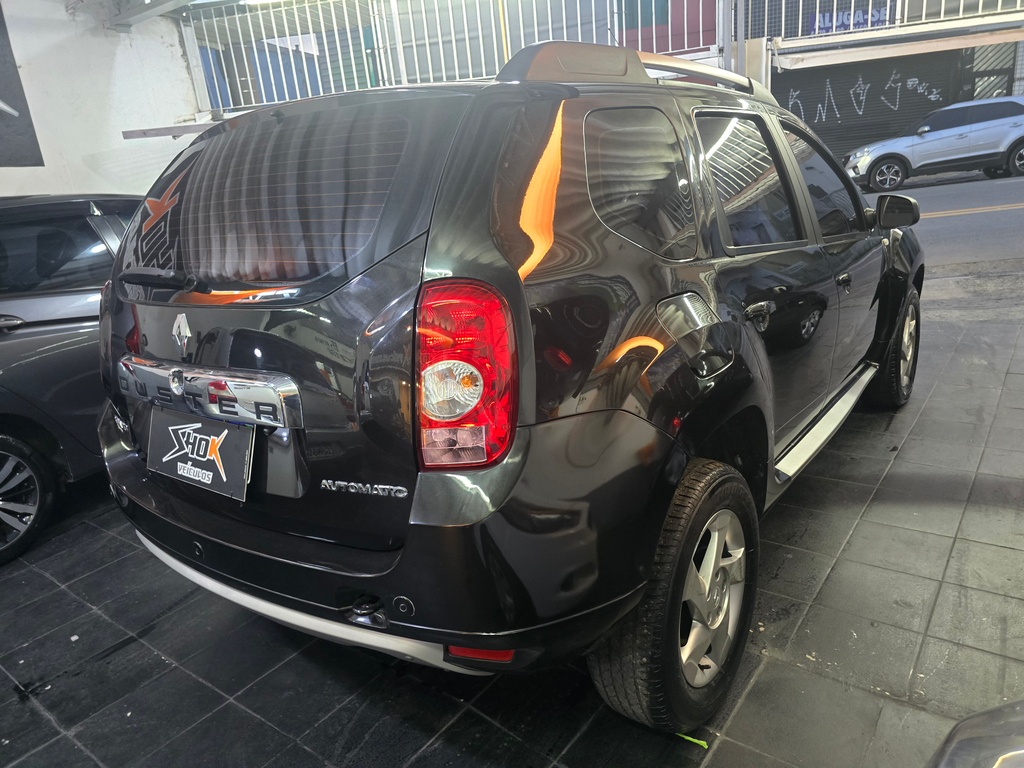 Renault Duster Preto