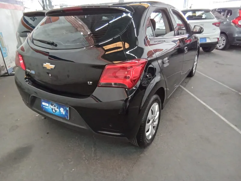 Chevrolet Onix Preto