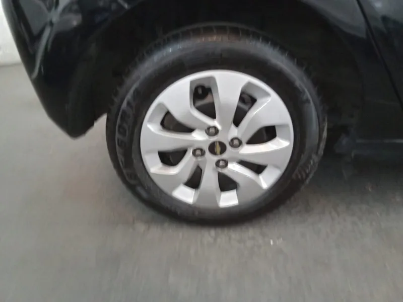 Chevrolet Onix Preto