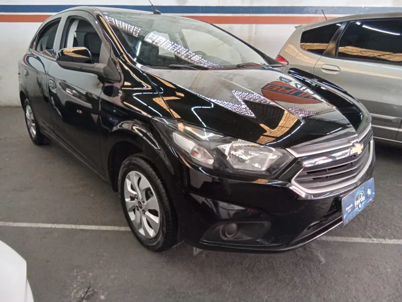 Chevrolet Onix Preto