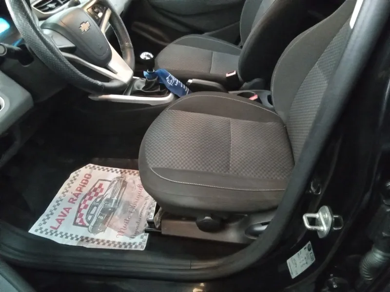 Chevrolet Onix Preto