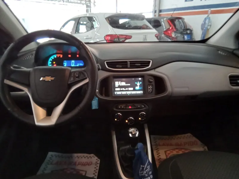 Chevrolet Onix Preto