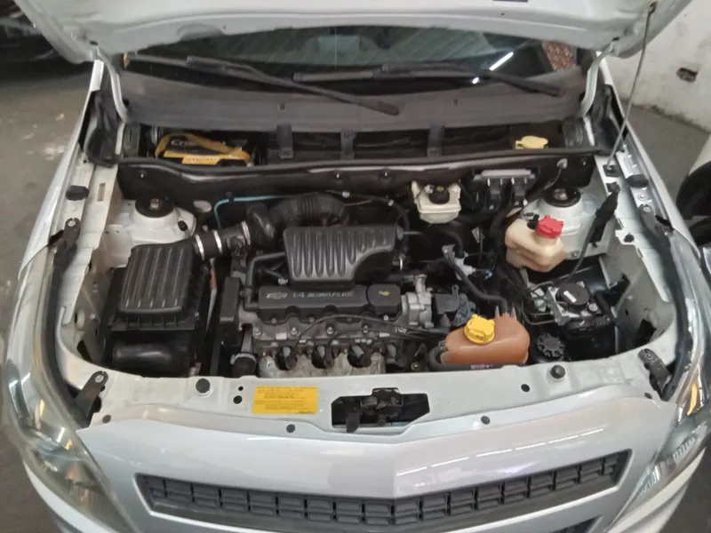 Chevrolet Montana Prata