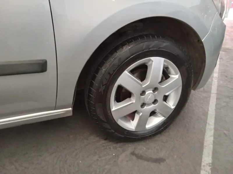 Chevrolet Montana Prata