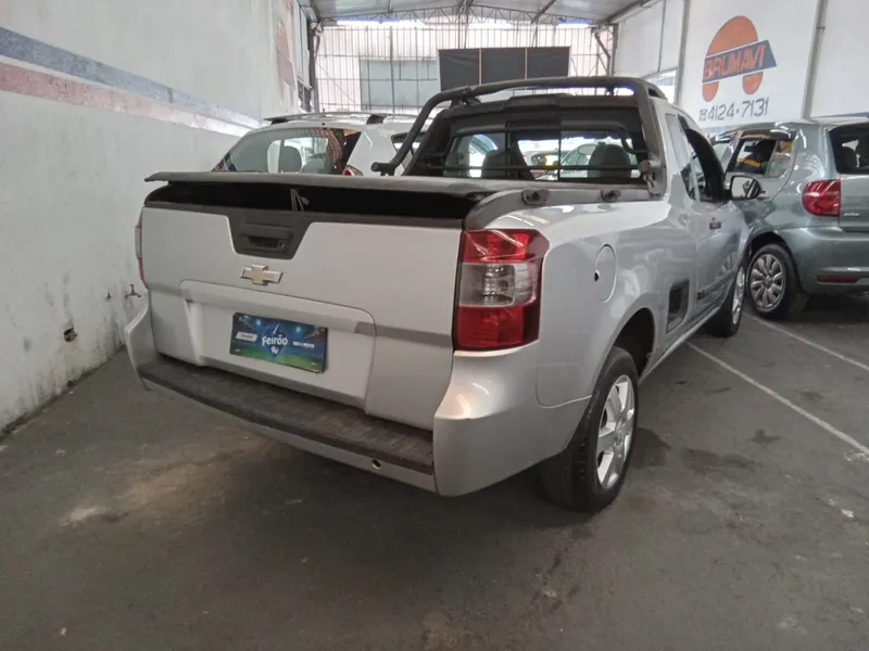 Chevrolet Montana Prata