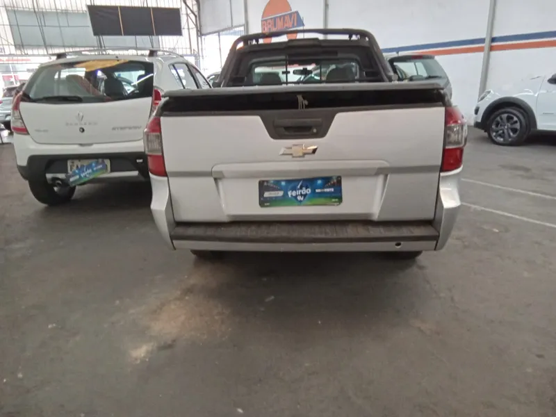 Chevrolet Montana Prata