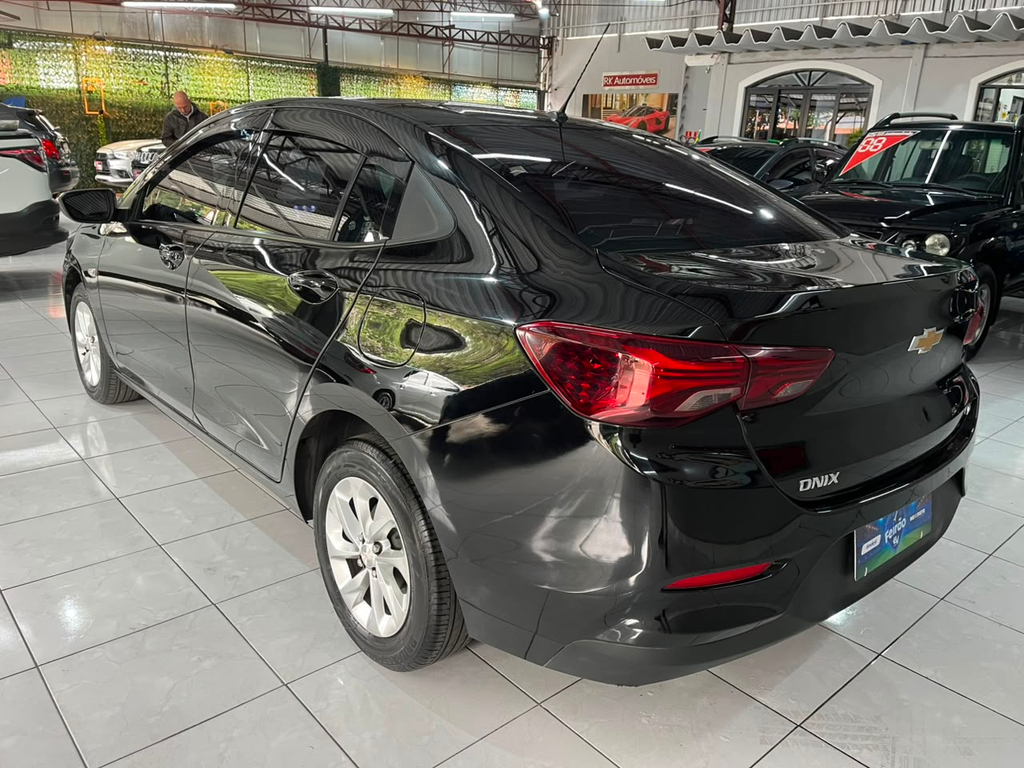 Chevrolet Onix Sedan Preto
