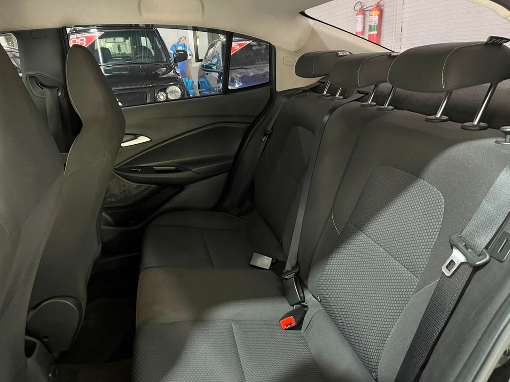 Chevrolet Onix Sedan Preto