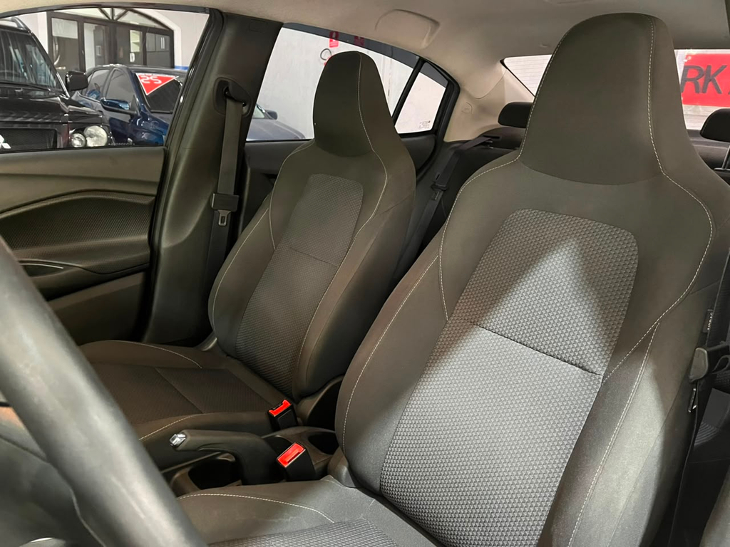 Chevrolet Onix Sedan Preto