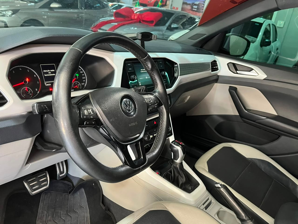 Volkswagen T-Cross Prata